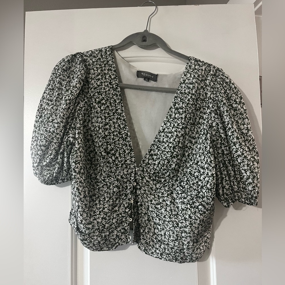 Green floral crop top